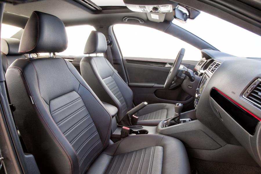 Интерьер Volkswagen Jetta GLI (Typ 1B) 2015 года  (NA) (фото 31 из 40)